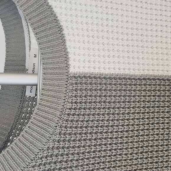 Colorblock Knit Top, Medium - Picture 4 of 7